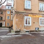 Charming Apartment Next To The Old Town!