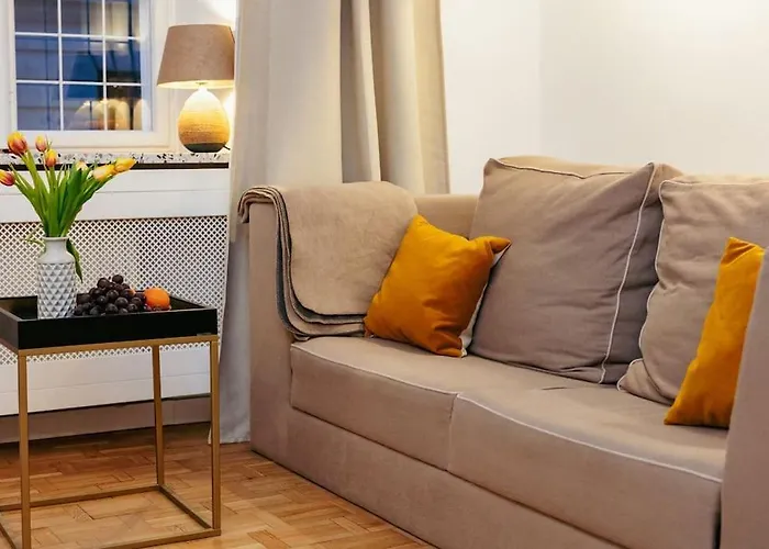 Charming Apartment Next To The Old Town!